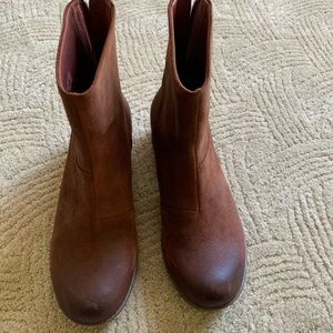 Dansko Bianne Waterproof Booties Size 8